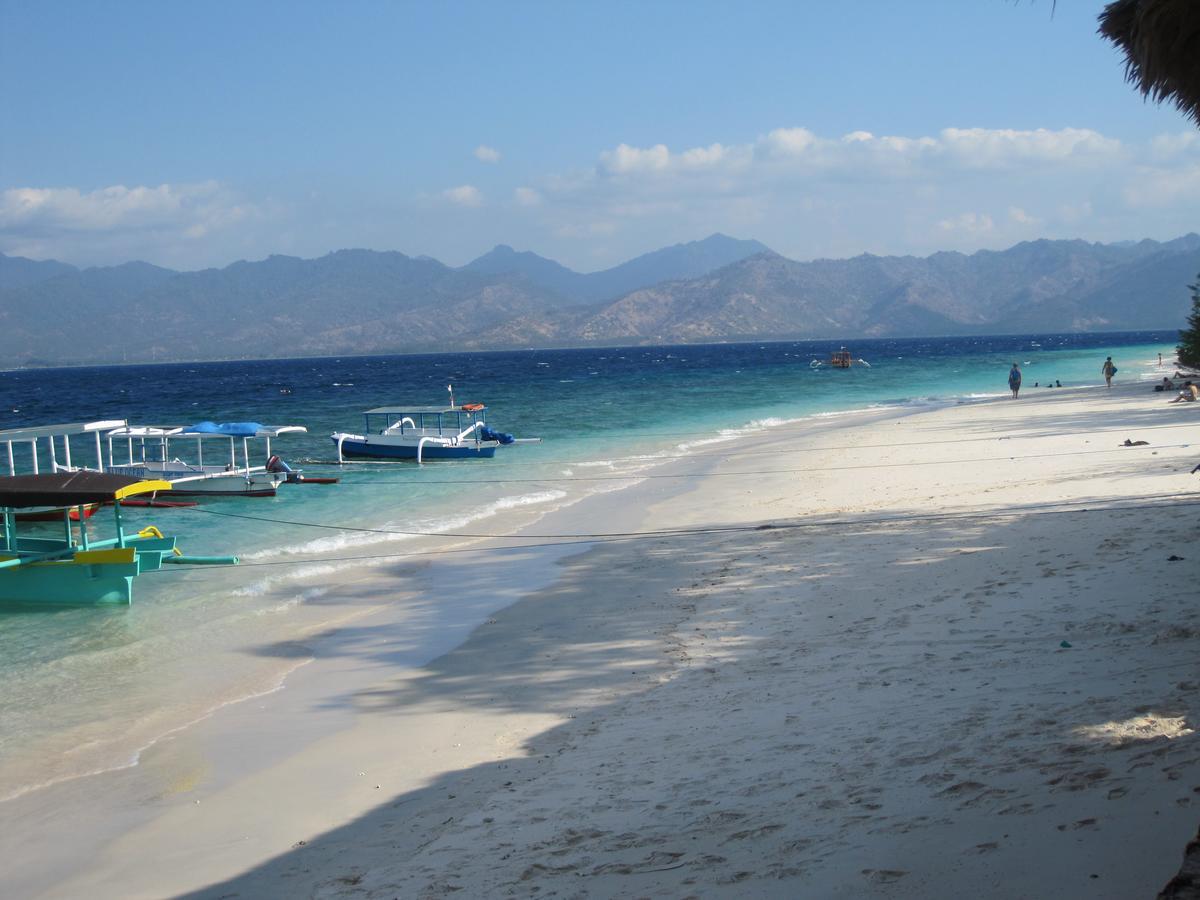 ホテルジュプン バンガローズ ギリ島 エクステリア 写真